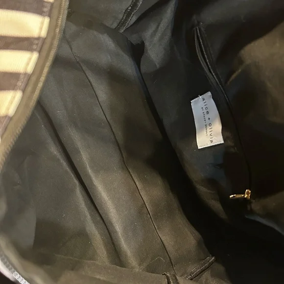 Black and White Striped tote Alice and Olivia - Picture 7 of 9